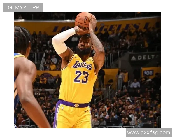 湖人战胜勇士，浓眉飙28分，詹姆斯20+5+5表现稳定